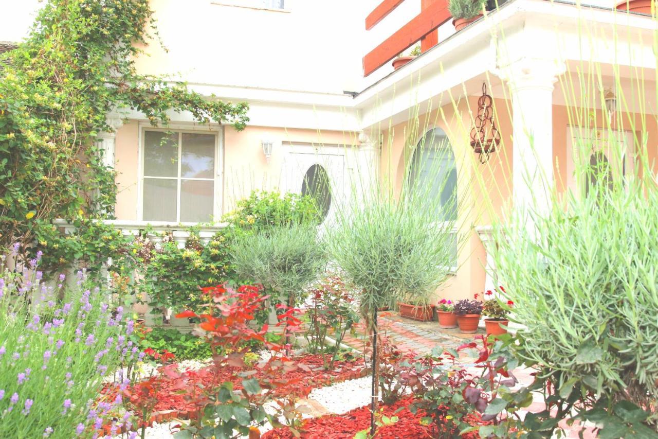 Yox Apartment 4 Oradea Exterior foto